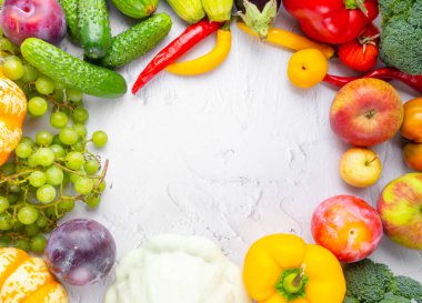 Renkli meyve ve sebzelerin toplanması, antosiyanin, akıllı karbonhidrat, omega3, antioksidan, vitamin ve lif açısından zengin. Üst Manzara. Uzayı kopyala Sağlıklı gıda, diyet ve sağlıklı yaşam, bağışıklığı güçlendirir.