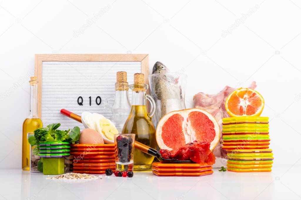 Composition with food contains coenzyme Q10, antioxidant, produce energy to cell, products against free radicals, and supports body as it ages, immune system, keeping body strong and healthy.