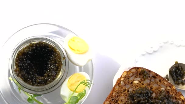 Black caviar served on bread, sndwiches preparing — Stock Video