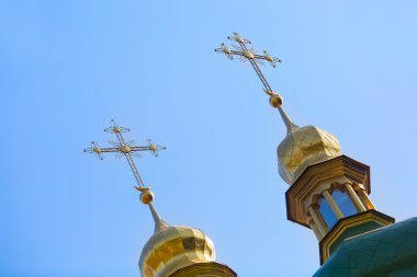 kubbe mavi gökyüzüne karşı Ortodoks bir Tapınağı