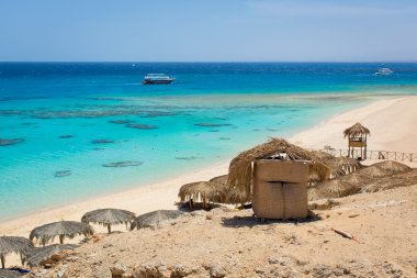 güzel deniz manzara - plaj, deniz, gökyüzü, tekneler, gemiler