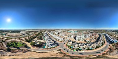 Santa Rosalia Resort 'un panoramik hava görüntüsü villaları, inşaatı, yolları ve manzarayı gösteriyor