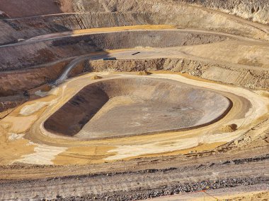 Madenlerin dibinde toprak kuyuları inşa etme süreci jeosentetikle kaplanacak