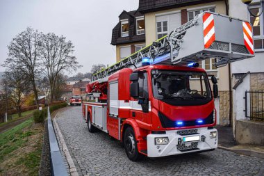 Satın alma öncesi testten geçen itfaiyeci kurtarma kamyonunun görüntüsü.