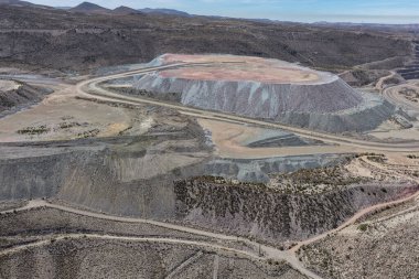 Muazzam maden atıklarını inşa etme süreci