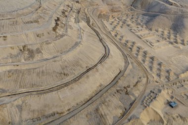 Taş ocağındaki bank ve yamaçların profil çıkarma süreci