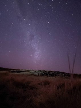 Yüksek And vadilerindeki astrofotoğrafçılıkta Samanyolu yıldızlarının gece görüşü