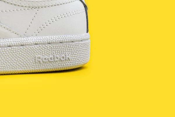 Pruszcz Gdanski, Polen - 1 april 2017: Close-up van Reebok logo op schoen. — Stockfoto