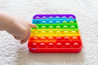 Modern moda oyuncak. Esnek silikon malzemeli çocuklar için.