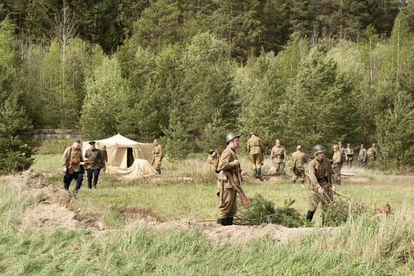 PETROZAVODSK, RUSSIA - MAY 22, 2021: Soldiers in military uniform of WWII — Stock Photo, Image