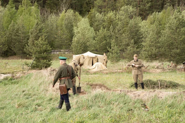 PETROZAVODSK, RUSSIA - MAY 22, 2021: Soldiers in military uniform of WWII — Stock Photo, Image