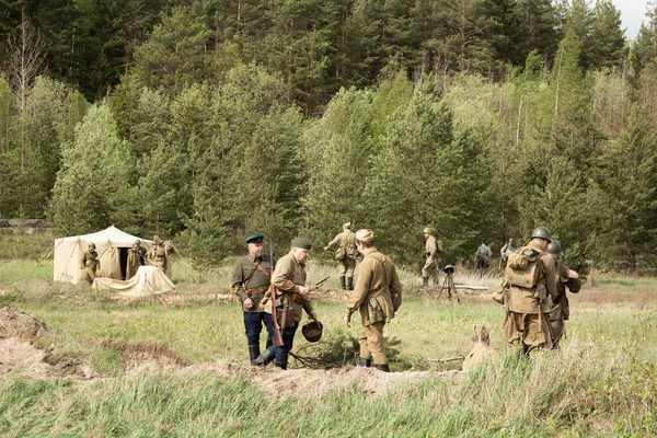 PETROZAVODSK, RUSSIA - MAY 22, 2021: Soldiers in military uniform of WWII — Stock Photo, Image