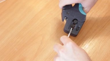 Closeup tel clampping