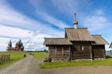 Kizhi. Ağustos 2021 Arhangel Michael Kizhi adasındaki ahşap kilise. Kubbe. Rusya