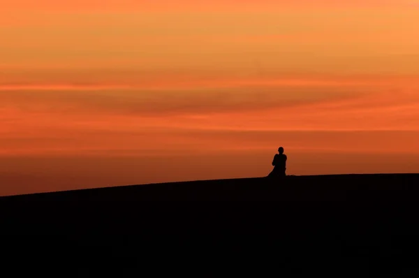 Pray in the desert — Stock Photo, Image