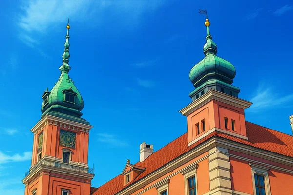 İki kale kulesi ve mavi gökyüzü