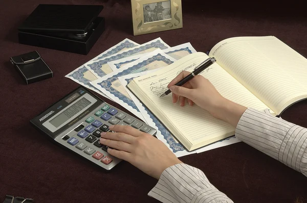 sarışın manken kafası güneş tarafından aydınlatılmış