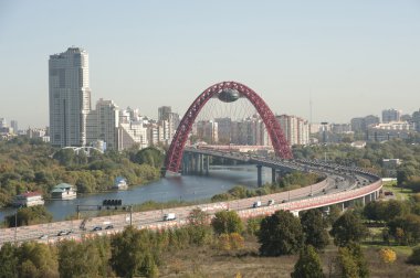 pitoresk Köprüsü ve Moskova Nehri görünümü.