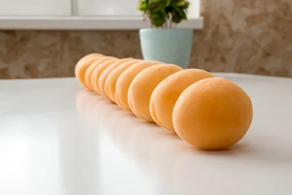 Kayısı. Taze meyve satır