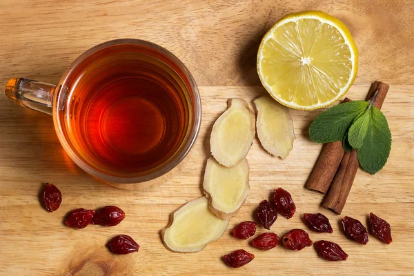 Naneli ve limonlu zencefilli çay