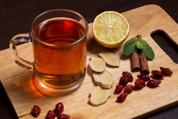 Naneli ve limonlu zencefilli çay