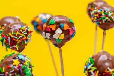 Kalpleri ile pasta çıkar