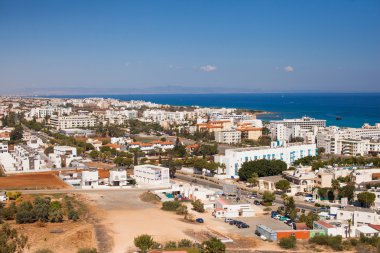 Dağ manzarası ile bazı evler