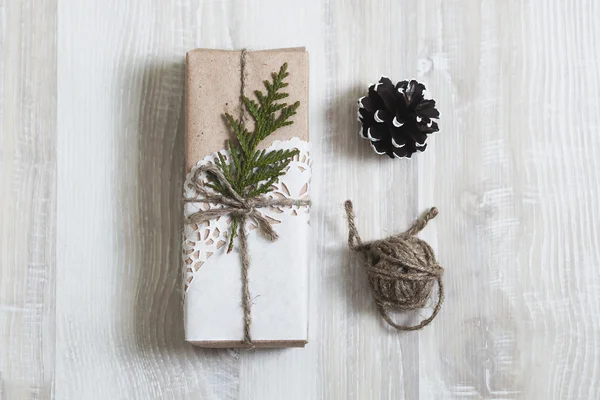 Mazı (bitki) ve koni hediye kutusu