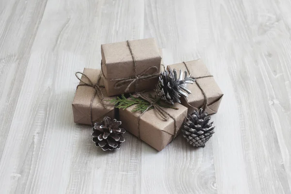 Mazı (bitki) ve koniler ile mevcut kutuları