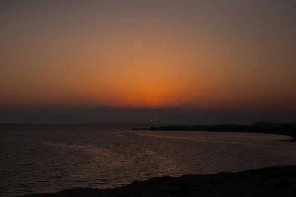 Sonnenuntergang am Meeresufer lizenzfreie Stockbilder