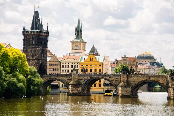 Prag 'daki Charles Köprüsü