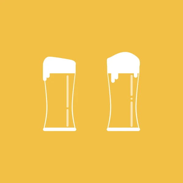 Дві повні склянки пива — стоковий вектор