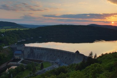 Gün batımında edersee Barajı