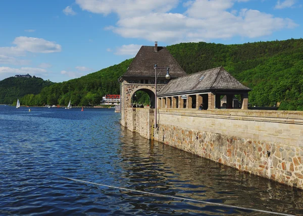 Edersee Barajı ile kale Waldeck