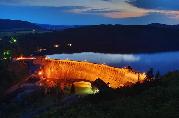 alacakaranlıkta edersee ışıklı Barajı