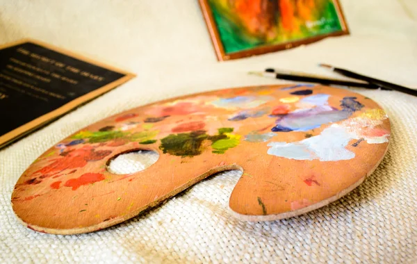 Ahşap palet. Sanat. Çizim için aksesuarlar