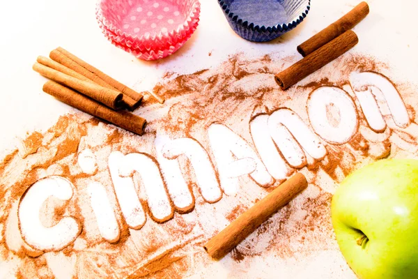 Tarçın beyaz bir tablo