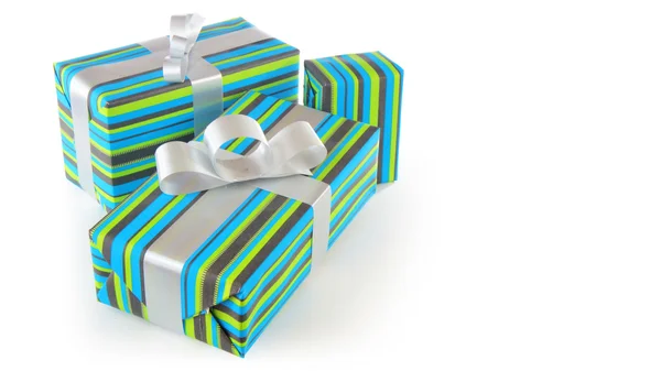 Grupp av gåvor med grönt och blått presentpapper och silver band på vit bakgrund — Stockfoto
