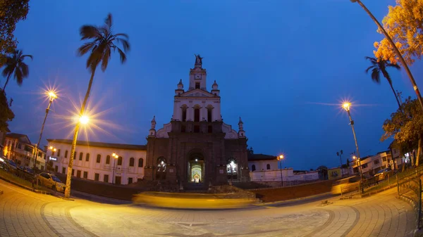 Cotacachi Imbabura Ecuador Juni 2021 Nachtansicht Von Fahrzeugen Vor Der — Stockfoto