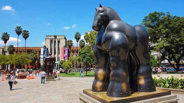 Activity in the Botero Plaza. Sculptures by Fernando Botero, a famous artist from Medellin — Stock Photo, Image