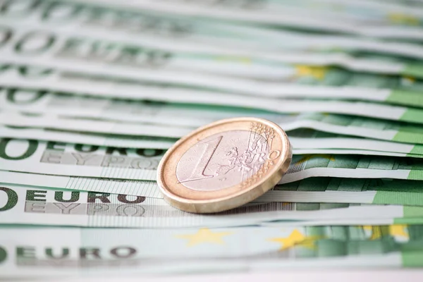 Moneda en euros en varios billetes — Foto de Stock