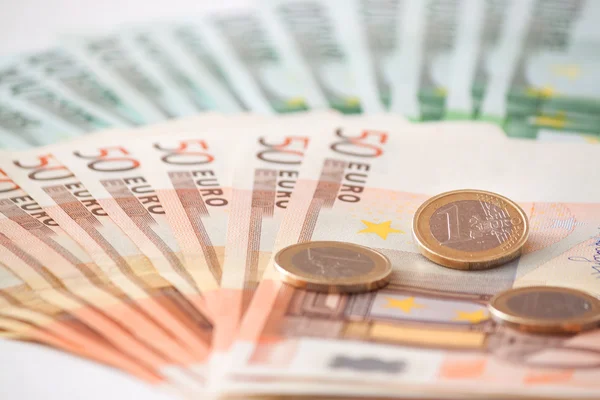 Monedas y dinero en euros. Concepto de dinero — Foto de Stock