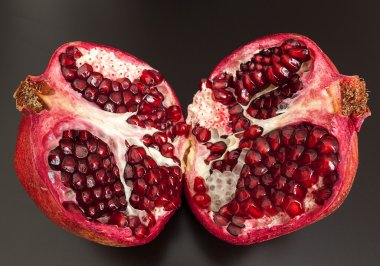 Nar meyve ikiye ayırmak