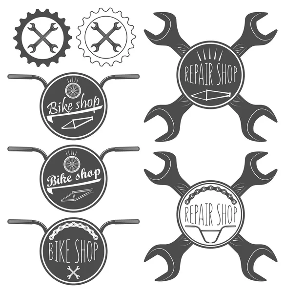 Σύνολο κονκάρδες λογότυπο κατάστημα ποδηλάτων και ετικέτες, επισκευή ποδηλάτων — Διανυσματικό Αρχείο