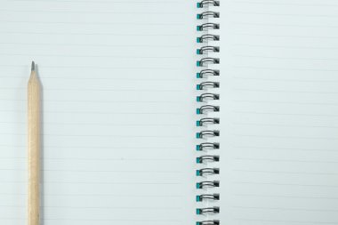 beyaz kağıt ve kalem