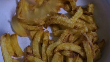 Kızarmış patates. Patates yağda kızartılmış. Patates kızartması.