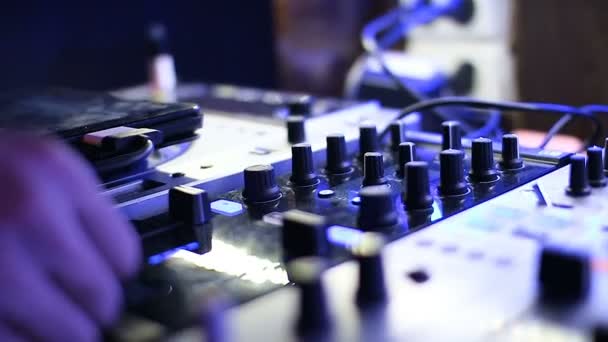 Sound mixer in club — Stock Video