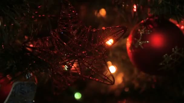 Gedecoreerde kerstboom, ster — Stockvideo