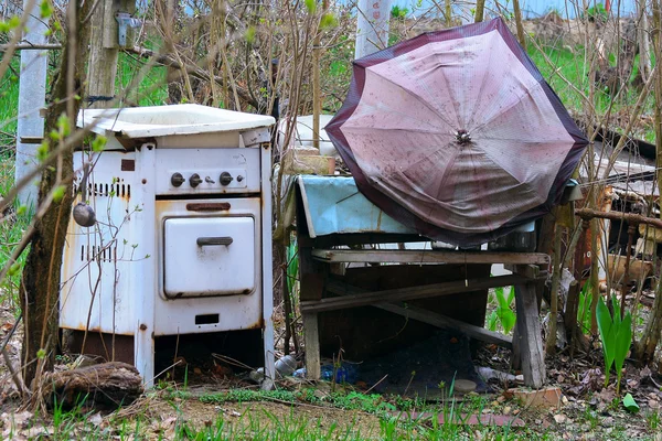 eski terk edilmiş gereksiz şeyler
