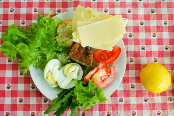 hafif ve lezzetli güneşli kahvaltı yaz köyünde